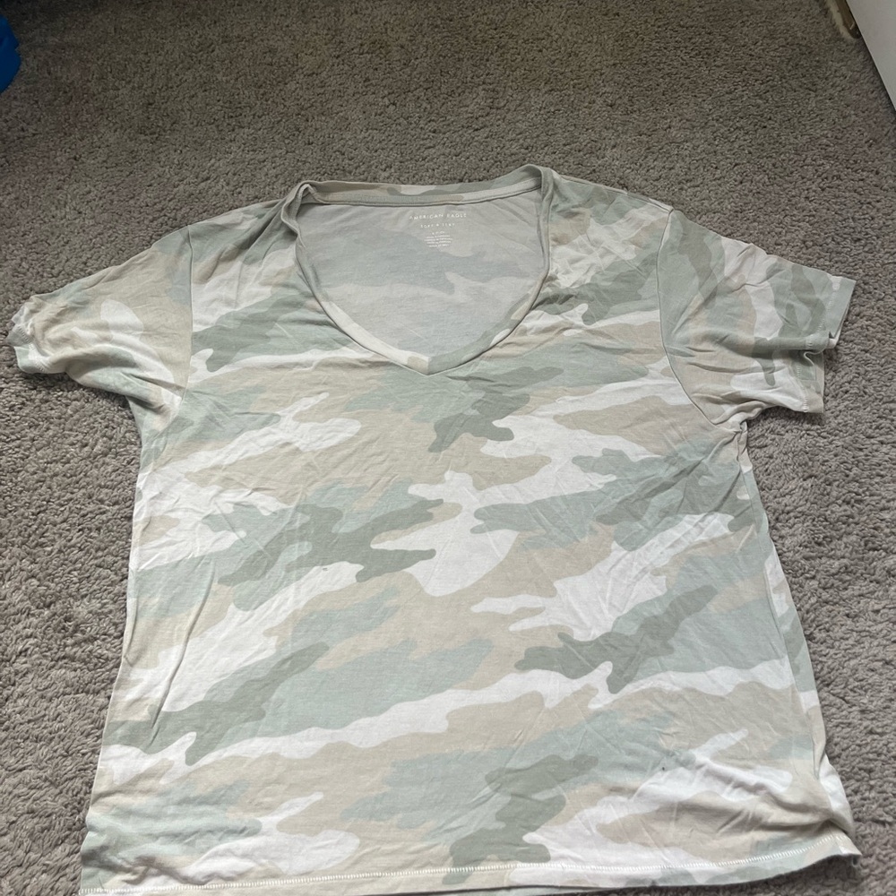 American eagle vneck

eager to sell!! Please sent offer!